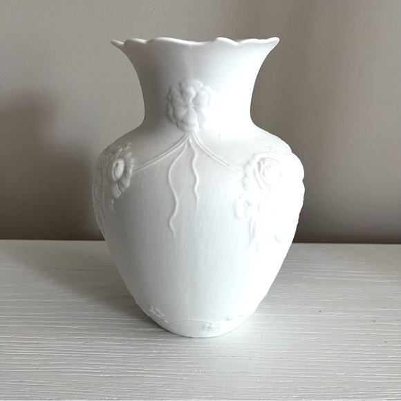 Relisted - White Bisque Porcelain Floral English Vase 9” - Picture 2 of 7